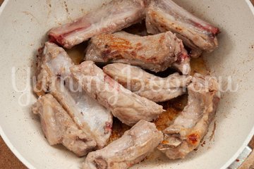 Капуста, тушеная с ребрышками - шаг 1