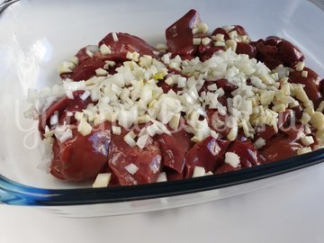 Куриная печень в белом вине - шаг 1