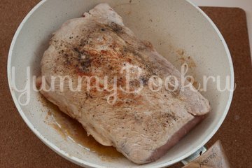Запеченная свинина под грибным соусом - шаг 1