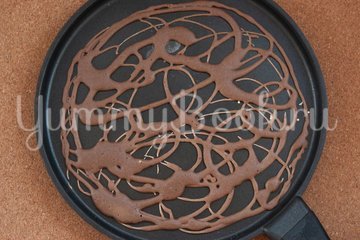 Ажурные блины из бутылки - шаг 7