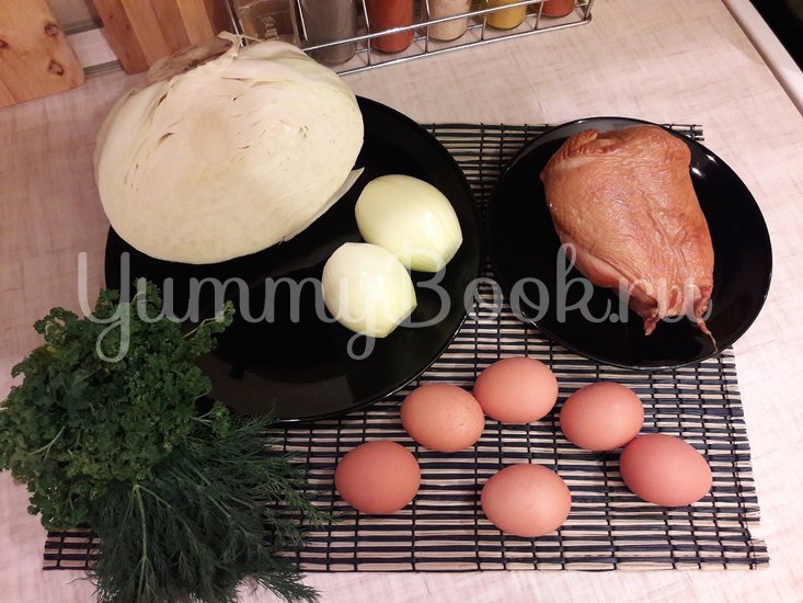 Капустный салат с копчёной курицей и яичными блинами - шаг 1