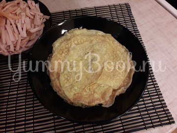 Капустный салат с копчёной курицей и яичными блинами - шаг 7