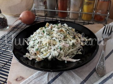 Капустный салат с копчёной курицей и яичными блинами - шаг 11