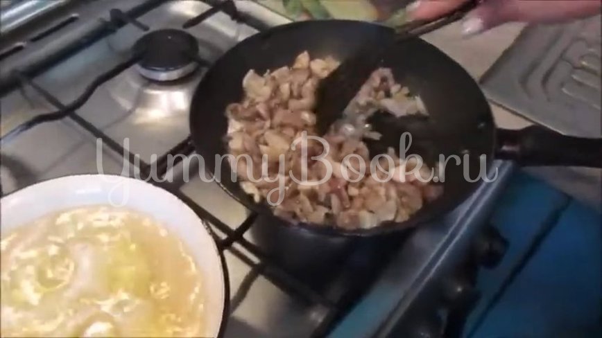 Постный салат с грибами и пекинской капустой  - шаг 2