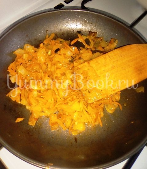 Куриное бедро с рисом и овощами по-домашнему  - шаг 8