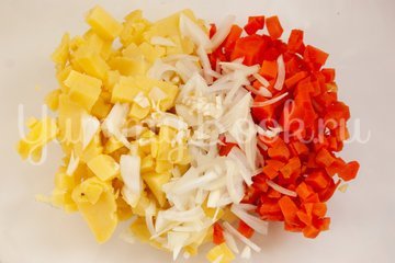 Картофельный салат с креветками - шаг 2
