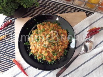 Пряная горошница с овощами в сковороде - шаг 11