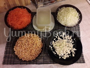 Пряная горошница с овощами в сковороде - шаг 2