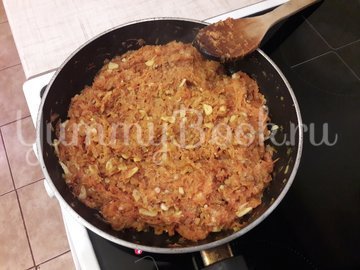 Пряная горошница с овощами в сковороде - шаг 7