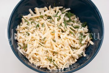 Дрожжевой пирог с фаршем, грибами и сыром - шаг 3