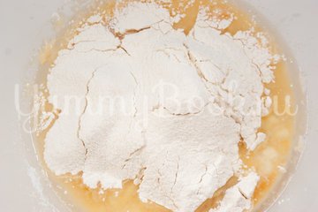 Дрожжевой пирог с фаршем, грибами и сыром - шаг 5