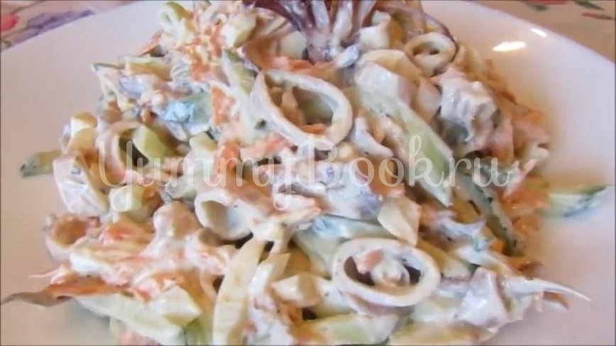 Диетический салат с кальмарами, яйцами и овощами - шаг 4