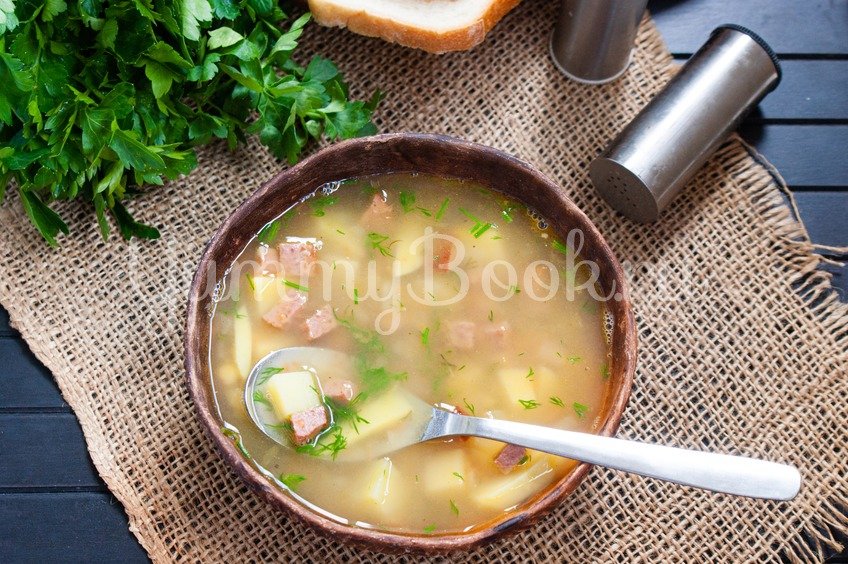 Гороховый суп с колбасой в мультиварке