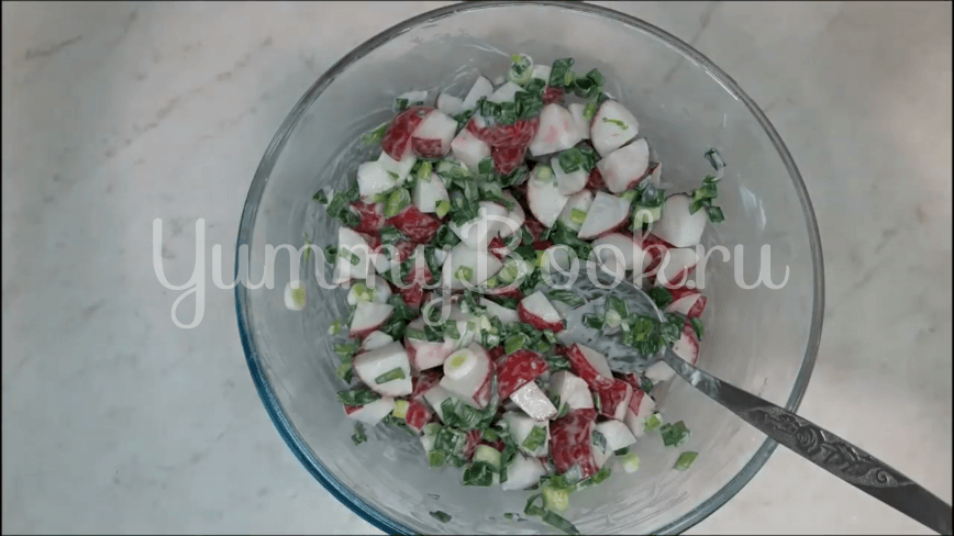 Салат из редиски и перепелиных яиц - шаг 5