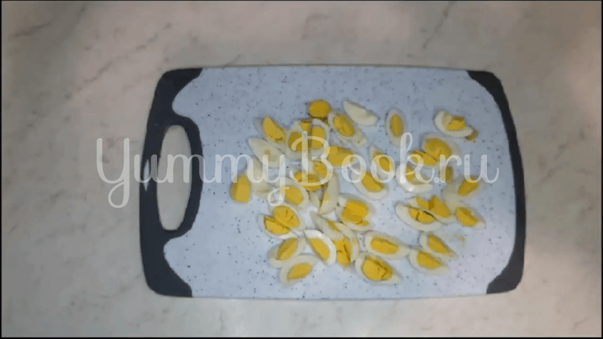 Салат из редиски и перепелиных яиц - шаг 7