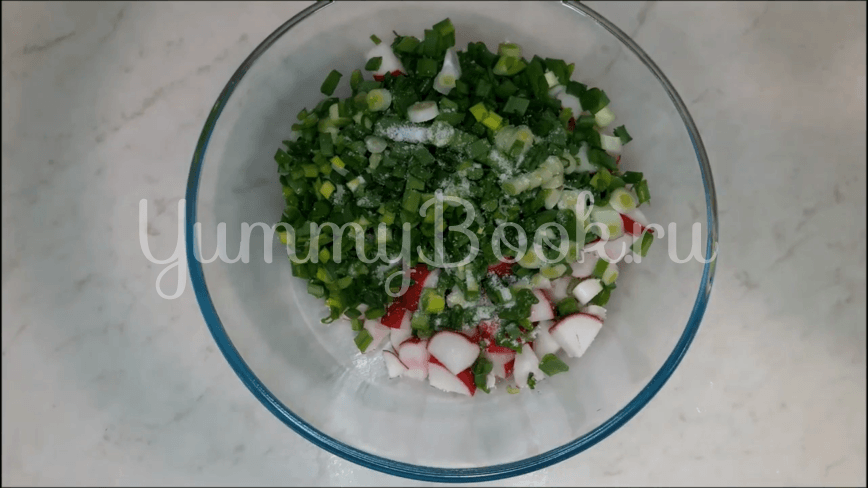 Салат из редиски и перепелиных яиц - шаг 4
