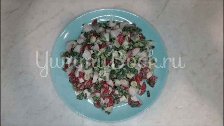 Салат из редиски и перепелиных яиц - шаг 6