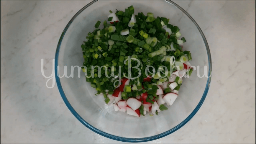 Салат из редиски и перепелиных яиц - шаг 3
