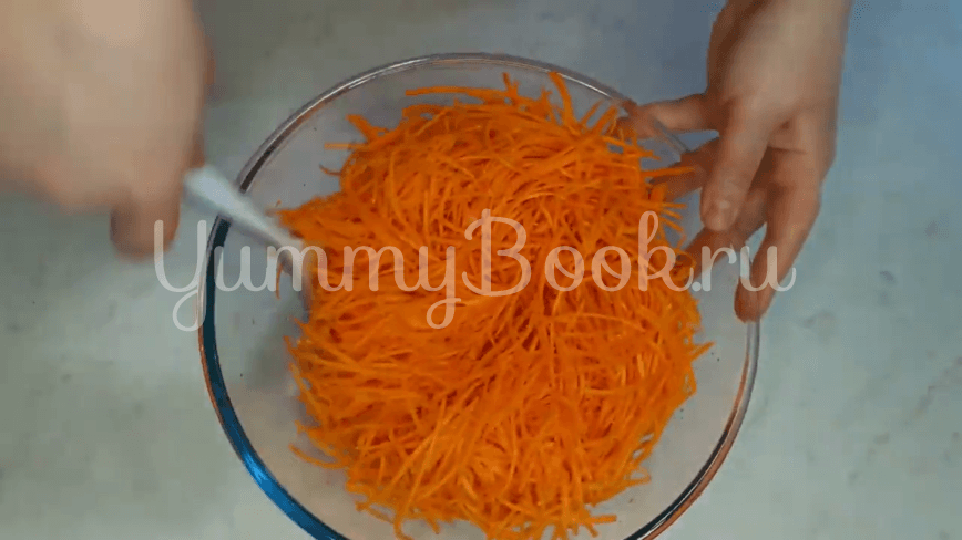 Морковь по-корейски с чесноком - шаг 5