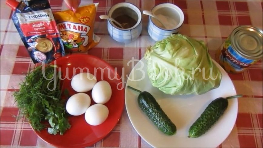 Салат из молодой капусты с кукурузой - шаг 1