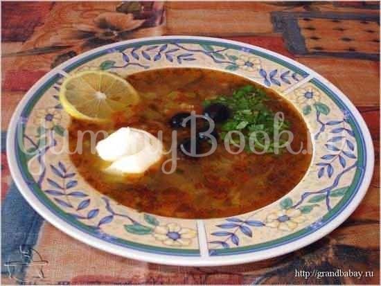Прянный рассольно-томатный суп с говядиной