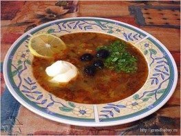 Прянный рассольно-томатный суп с говядиной