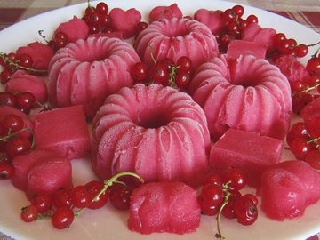 Десерт из красной смородины