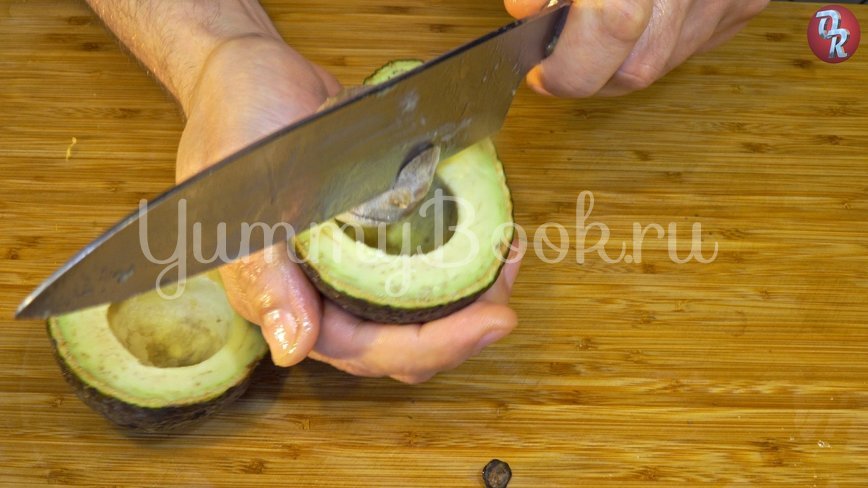 Лёгкий овощной салат с дрессингом из манго, авокадо и горчицы - шаг 3