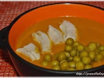 Суп-пюре из тыквы с курицей и зеленым горошком