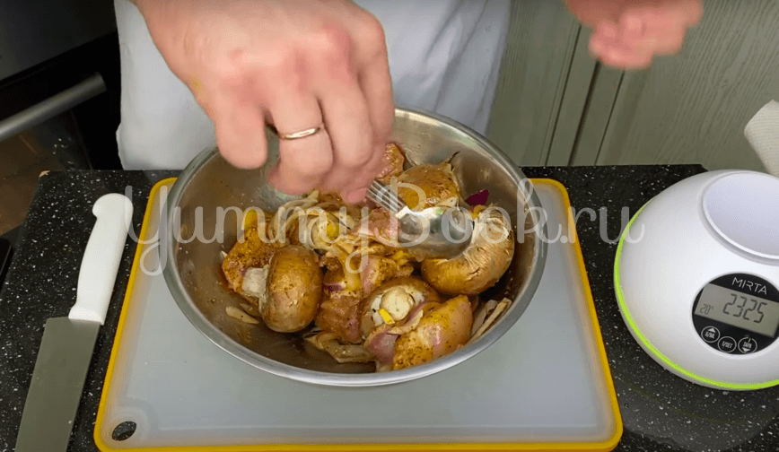 Мини-шашлычки из курицы и шампиньонов в духовке - шаг 2