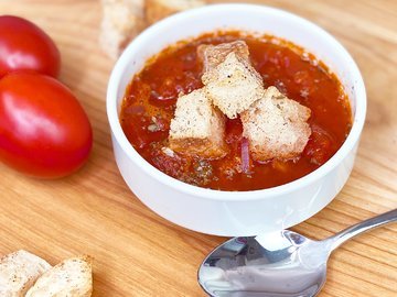 Итальянский томатный суп с сухариками 