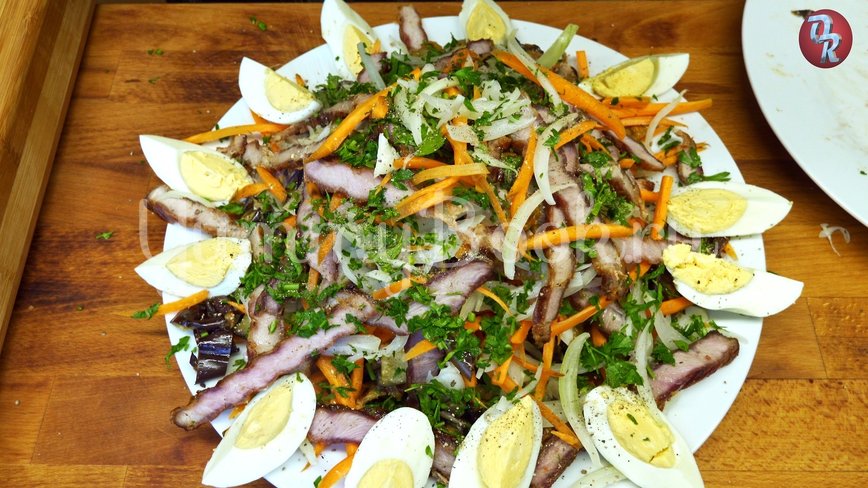 Салат с баклажанами, мясом и овощами  - шаг 9