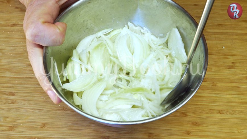Салат с баклажанами, мясом и овощами  - шаг 2