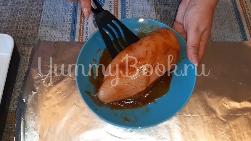 Куриное филе, запеченное в двух соусах в духовке - шаг 2