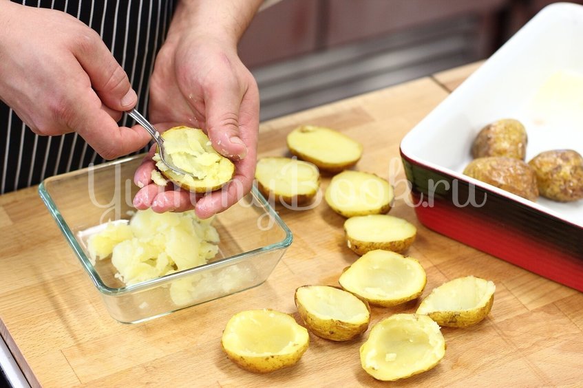 Куриное филе запеченное в картофеле - шаг 1