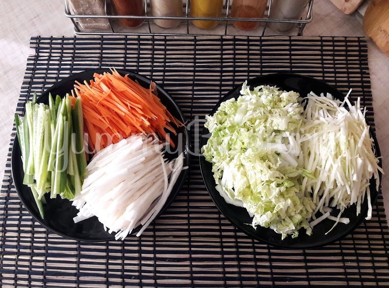 Овощной салат с дайконом и кунжутом - шаг 2