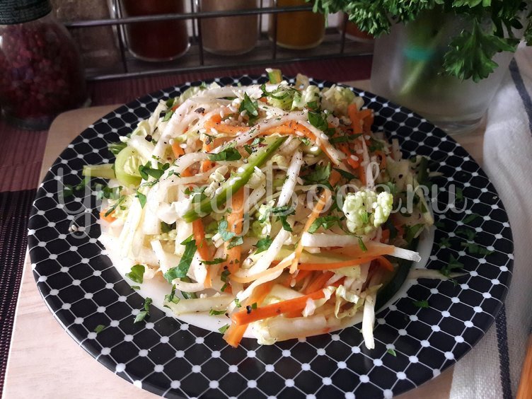 Овощной салат с дайконом и кунжутом - шаг 6