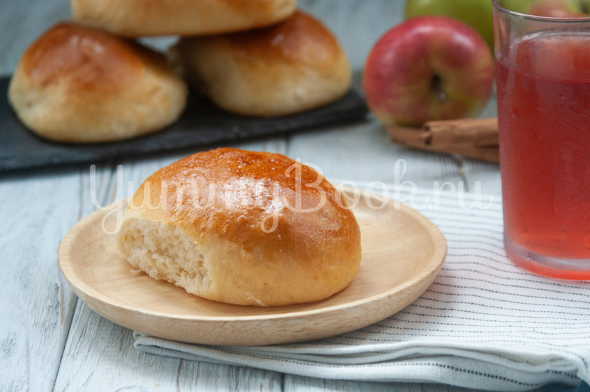 Дрожжевые пирожки с яблоком