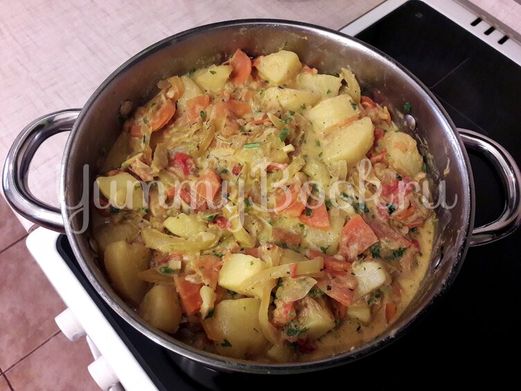 Тушёный картофель с овощами в сливочном соусе - шаг 15