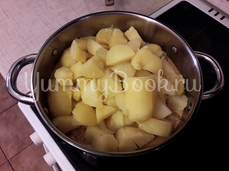 Тушёный картофель с овощами в сливочном соусе - шаг 12