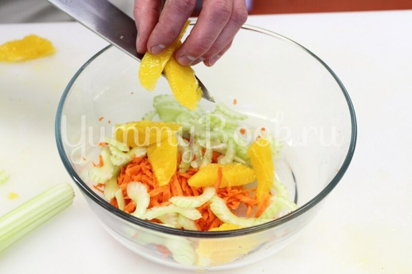 Салат с морковью и апельсином - шаг 2