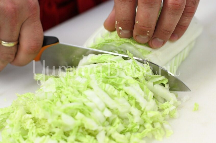 Салат из пекинской капусты с яйцом и кукурузой - шаг 1