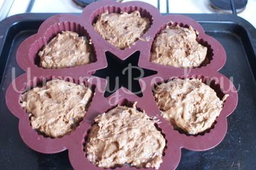 Шоколадные маффины с заварным кремом - шаг 11