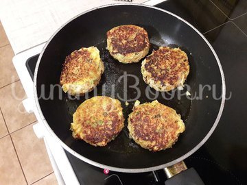Котлетки из консервированного тунца, моркови и лука - шаг 6