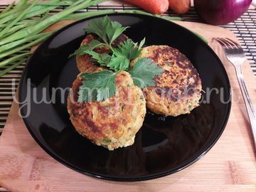 Котлетки из консервированного тунца, моркови и лука - шаг 7