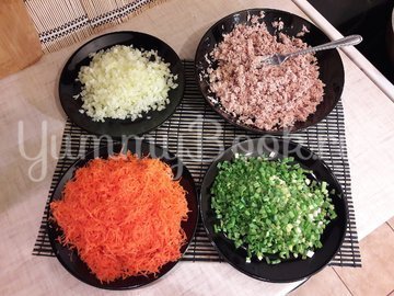 Котлетки из консервированного тунца, моркови и лука - шаг 2