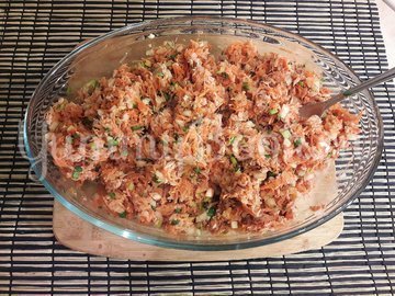 Котлетки из консервированного тунца, моркови и лука - шаг 4