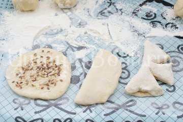 Дрожжевые булочки "Бантики" - шаг 5
