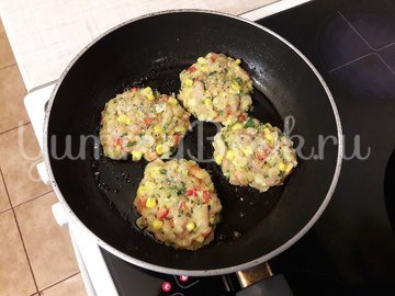 Рубленные куриные котлеты с овощами - шаг 6