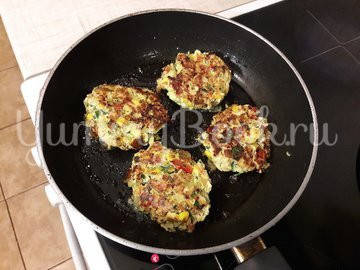 Рубленные куриные котлеты с овощами - шаг 7